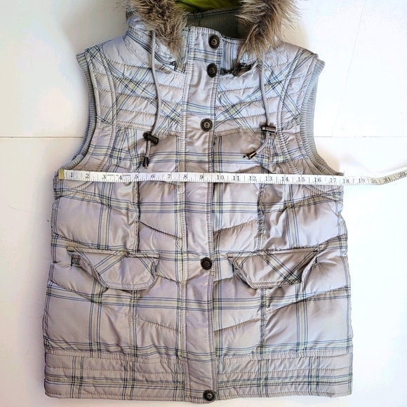 Hooded puffer vest - Picture 2 of 9